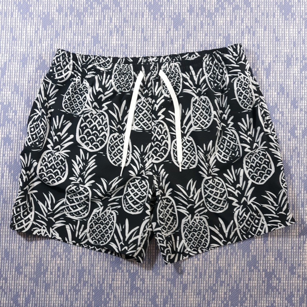Chubbies Swim Trunks Beach Water Shorts Lined Mens XL 5.5 Inseam Black Pineapple